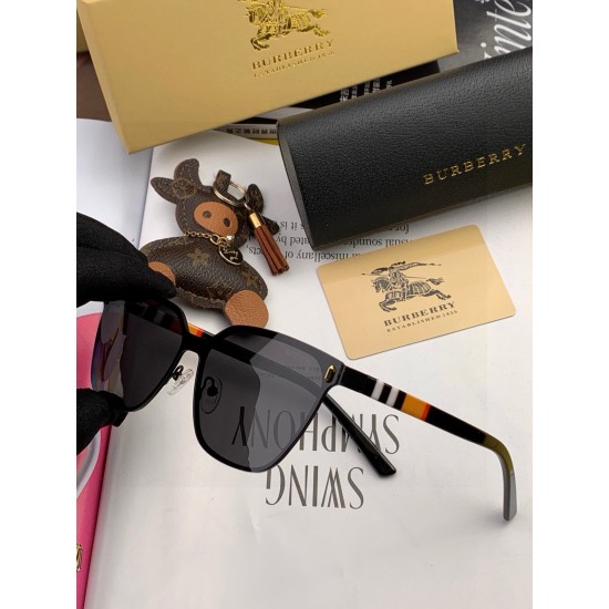 BURBERRY SUNGLASSES