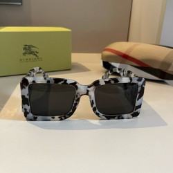 BURBERRY SUNGLASSES