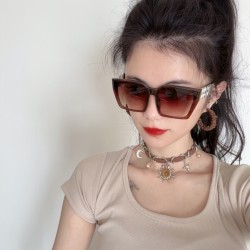 BURBERRY SUNGLASSES