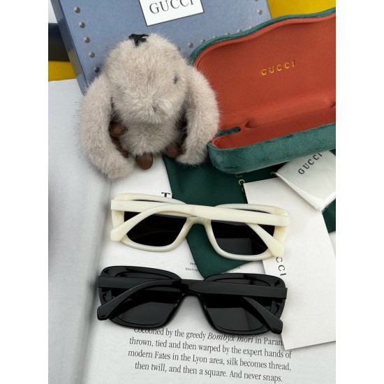 Gucci SUNGLASSES