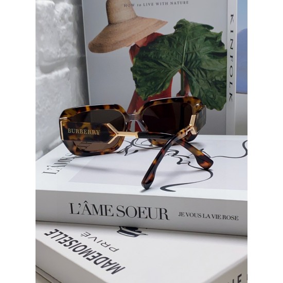 BURBERRY SUNGLASSES