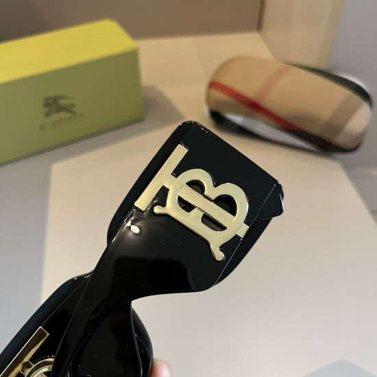 BURBERRY SUNGLASSES