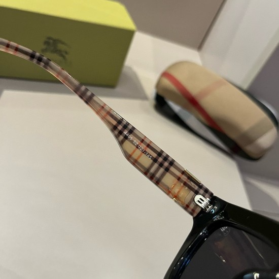 BURBERRY SUNGLASSES