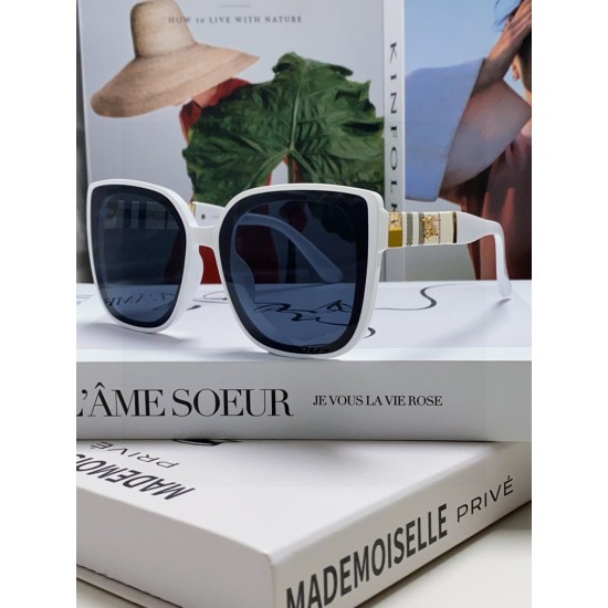 BURBERRY SUNGLASSES