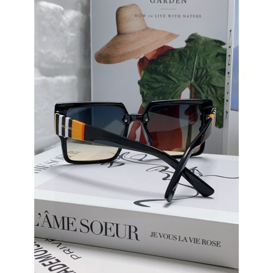 BURBERRY SUNGLASSES
