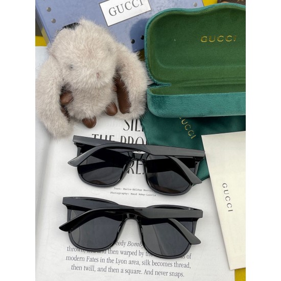 Gucci SUNGLASSES