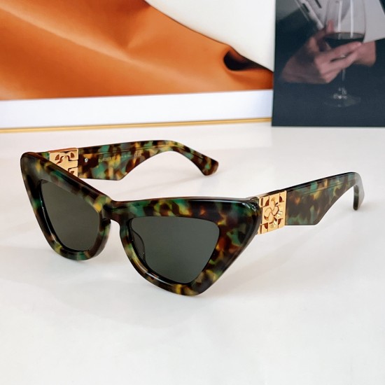 BURBERRY SUNGLASSES