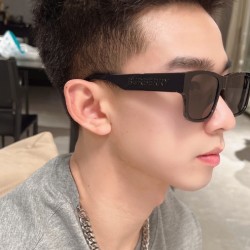 BURBERRY SUNGLASSES