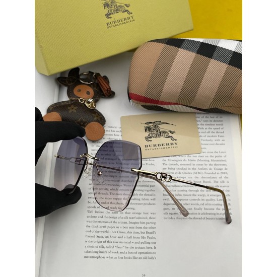 BURBERRY SUNGLASSES