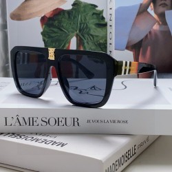 BURBERRY SUNGLASSES