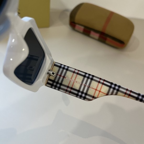 BURBERRY SUNGLASSES