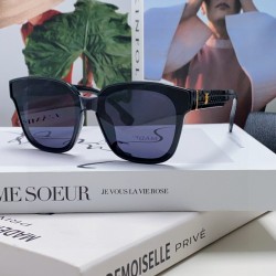 BURBERRY SUNGLASSES