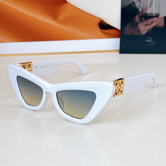 BURBERRY SUNGLASSES