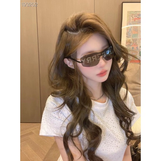 BURBERRY SUNGLASSES