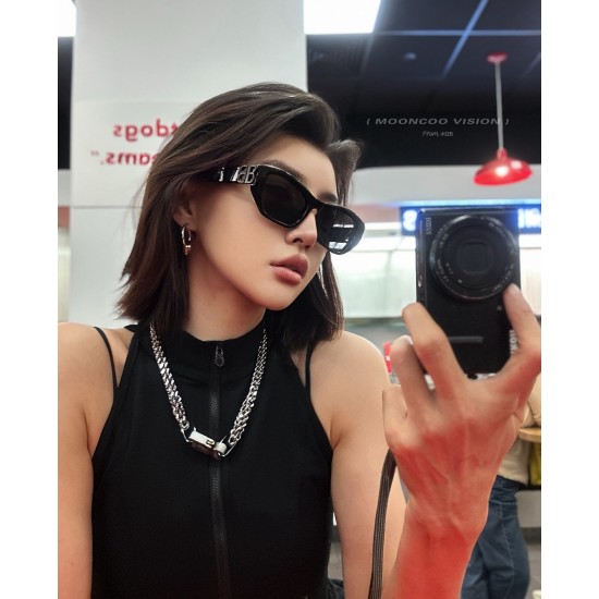 BURBERRY SUNGLASSES