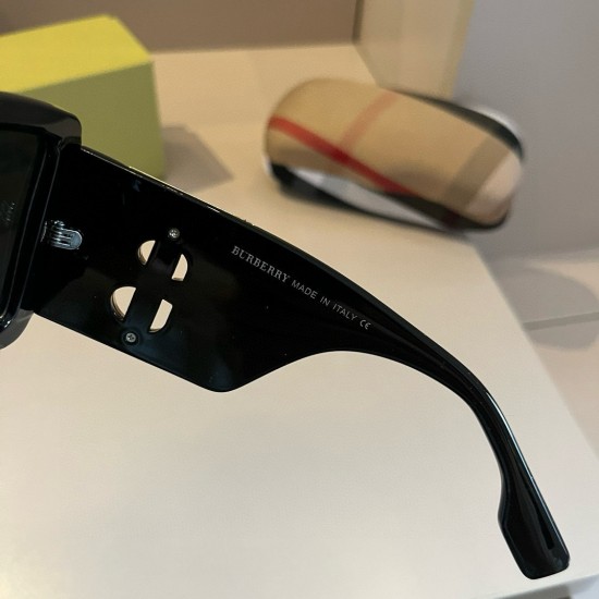 BURBERRY SUNGLASSES