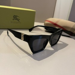 BURBERRY SUNGLASSES