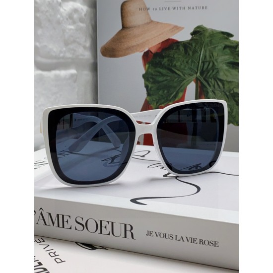 BURBERRY SUNGLASSES