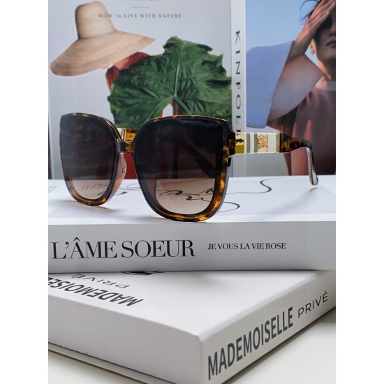 BURBERRY SUNGLASSES