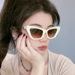 BURBERRY SUNGLASSES