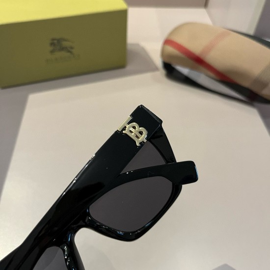 BURBERRY SUNGLASSES