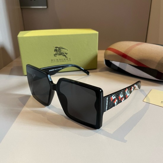 BURBERRY SUNGLASSES