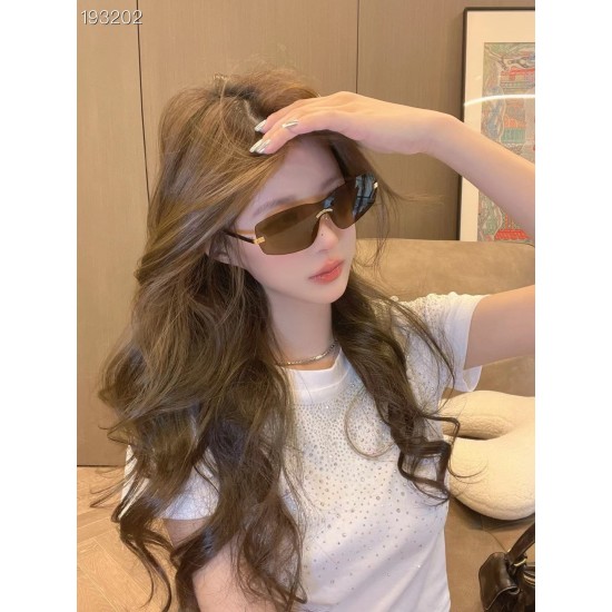 BURBERRY SUNGLASSES