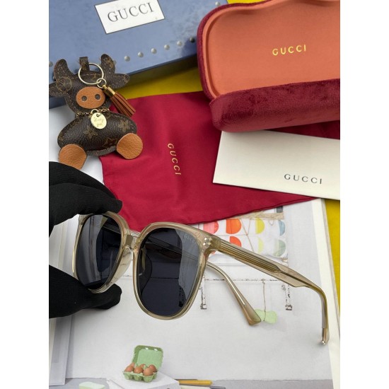 Gucci SUNGLASSES
