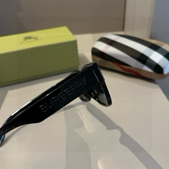 BURBERRY SUNGLASSES