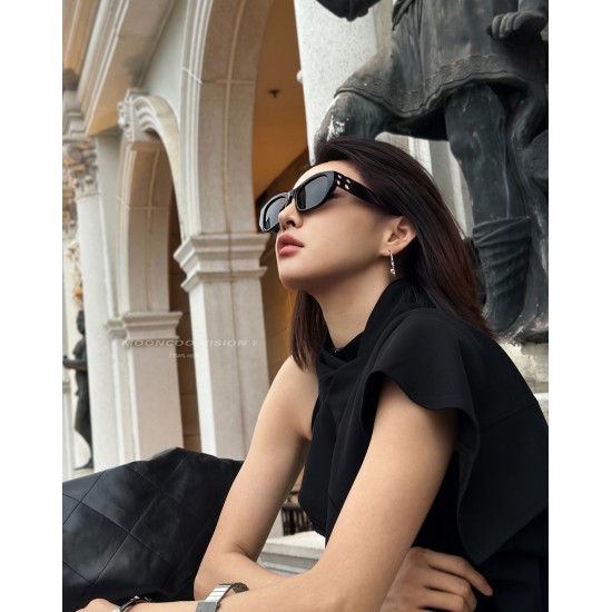 BURBERRY SUNGLASSES