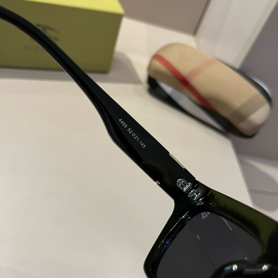 BURBERRY SUNGLASSES