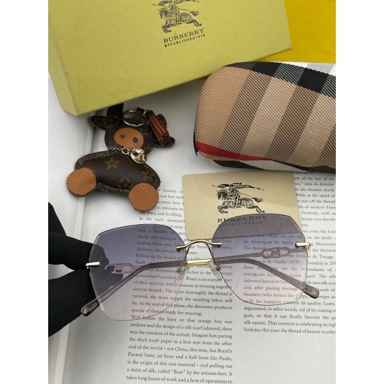 BURBERRY SUNGLASSES