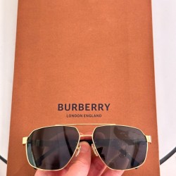 BURBERRY SUNGLASSES