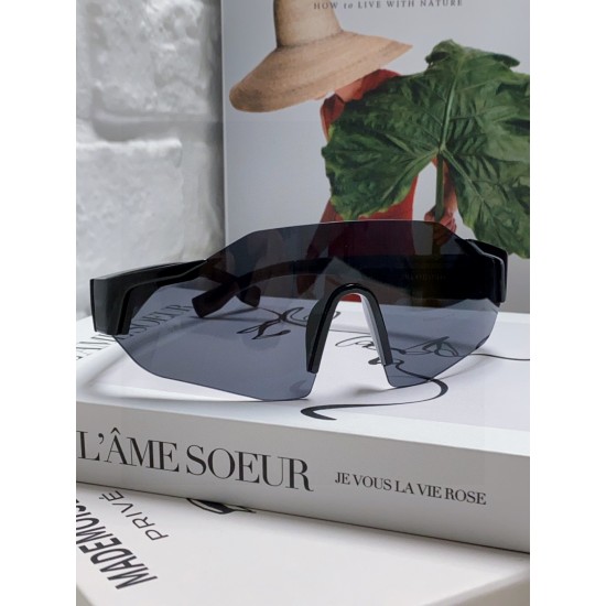 FENDI SUNGLASSES