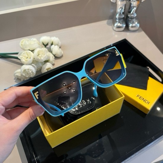 FENDI SUNGLASSES