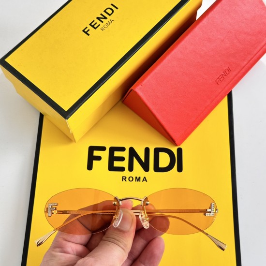 FENDI SUNGLASSES