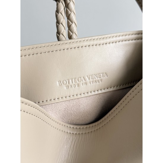 Bottega Veneta Small Liberta Bucket