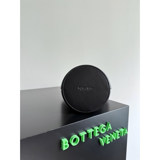 Bottega Veneta Small Liberta Bucket