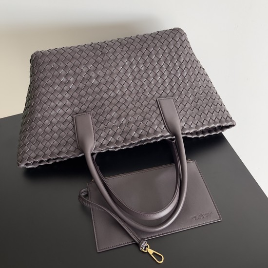 Bottega Veneta Medium Cabat
