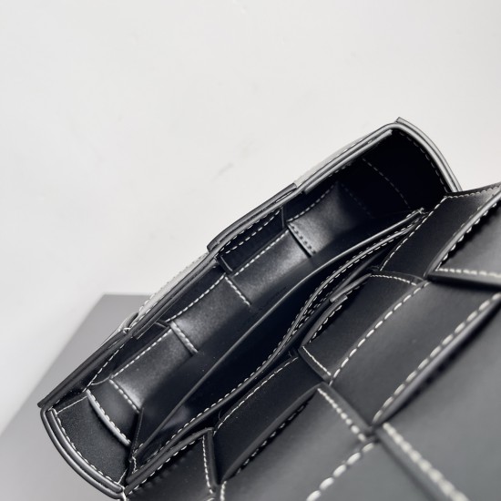 Bottega Veneta Cassette Bottega Veneta Cassette