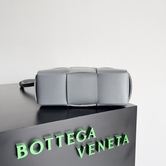Bottega Veneta Mini Arco Tote