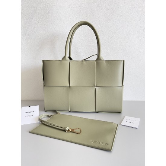 Bottega Veneta Arco Tote Size：30*20*11.5cm
