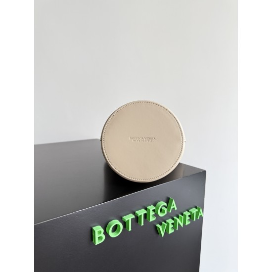 Bottega Veneta Small Liberta Bucket