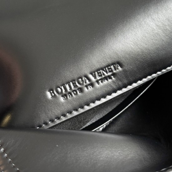 Bottega Veneta Baby Liberta