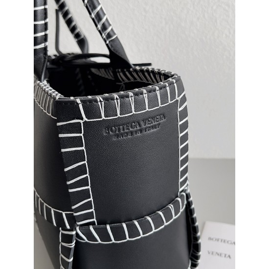Bottega Veneta Arco Tote Size：30*20*11.5cm