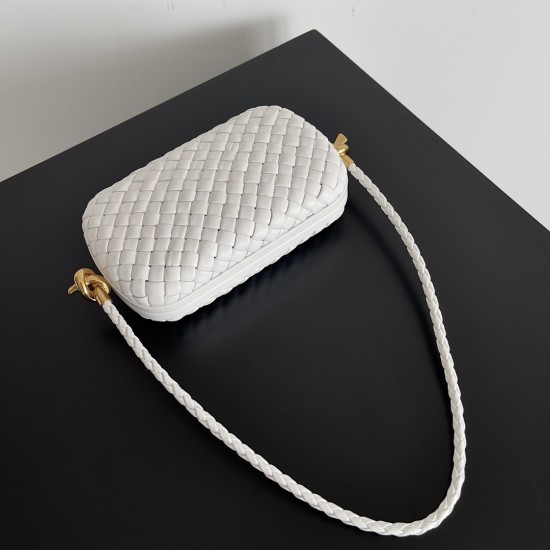 BottegaVeneta Knot On Strap Dinner Package Size: 20.5*6*12.5CM