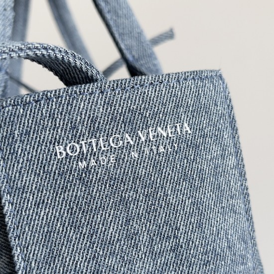 Bottega Veneta Arco Tote