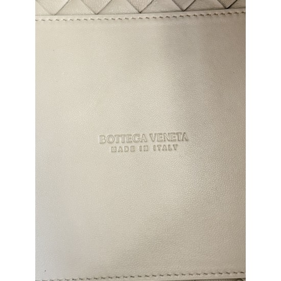 Bottega Veneta Medium Parachute