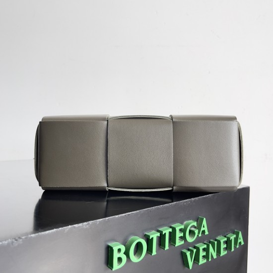 Bottega Veneta Arco Tote