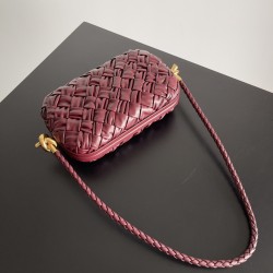 BottegaVeneta Knot On Strap Dinner Package Size: 20.5*6*12.5CM BottegaVeneta Knot On Strap Dinner Package Size: 20.5*6*12.5CM